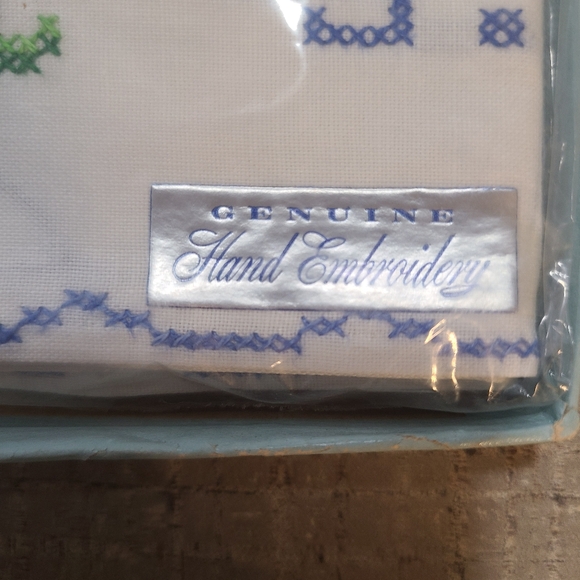 Heritage Embroidered Pillow Cases💙 - Picture 12 of 16